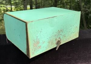 Vintage 1950’s Ransburg Metal Bread Box Locking Lid All Original
